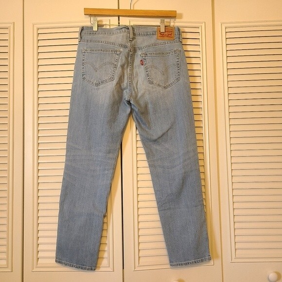 Levi's boyfriend fit light wash denim size 28 - Picture 2 of 7